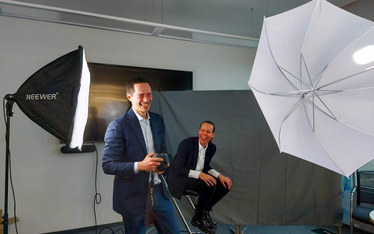 zwei unsere Mitarbeiter, Fotowand